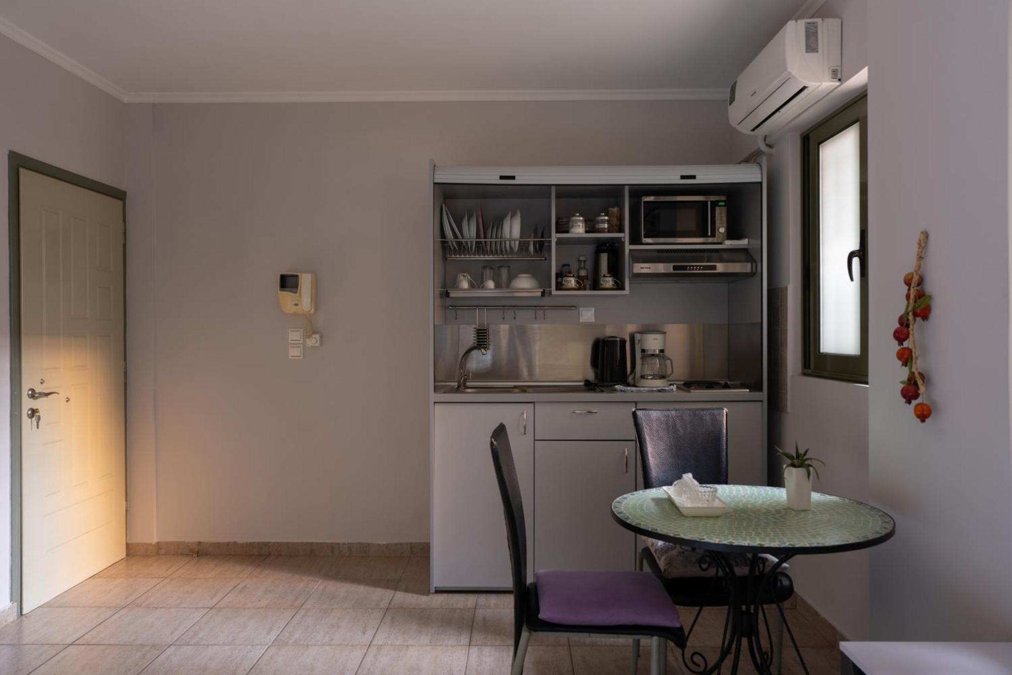 Central Studio - Fully Equiped. Ideal For Couples باترا المظهر الخارجي الصورة